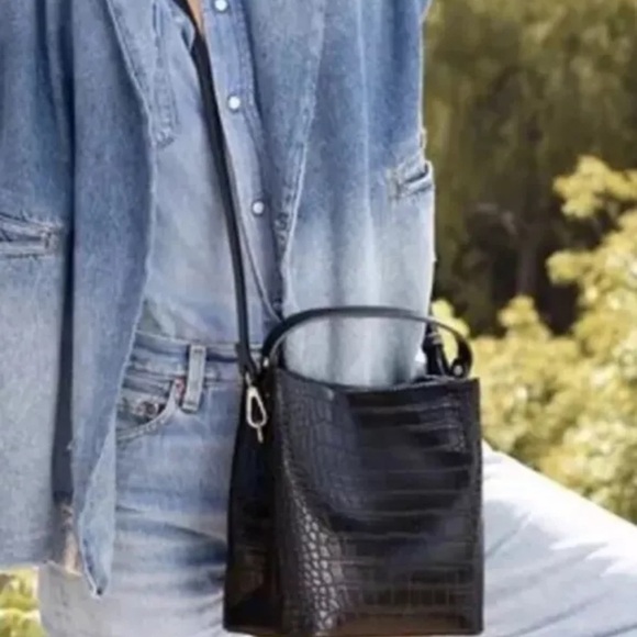 AOTA NWT Elena Vegan croc print crossbody bag‎ black - Picture 2 of 12